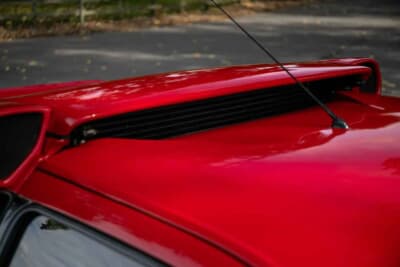 38万2500ポンド(邦貨換算約7726万円)で落札したフォード「RS200S」(C)iconicauctioneers