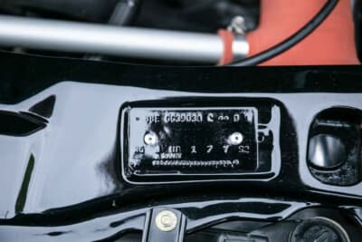 7万5000ポンド〜9万5000ポンド(邦貨換算約1580万円〜約2000万円)で現在も販売中のフォード「シエラRS500」(C)iconicauctioneers