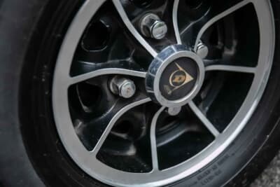 1万7438英ポンド（邦貨換算約362万円）で落札されたオースティン「ミニ クーパー マークII」（C）iconicauctioneers