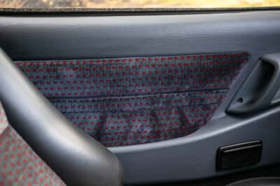 38万2500ポンド(邦貨換算約7726万円)で落札したフォード「RS200S」(C)iconicauctioneers