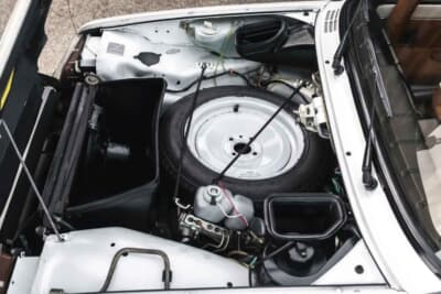 8万8875英ポンド（邦貨換算約1850万円）で現在も販売中のルノー「5ターボ2」（C）iconicauctioneers