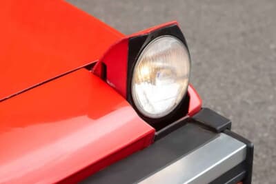 8100英ポンド（邦貨換算約170万円で落札されたベルトーネ「X1/9」（C）iconicauctioneers