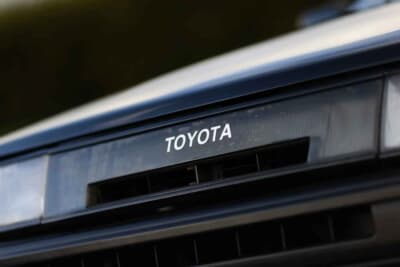 3万5000ポンド〜4万5000ポンド（約740万円〜約950万円）で現在も販売中のトヨタ「カローラ レビン」（C）iconicauctioneers