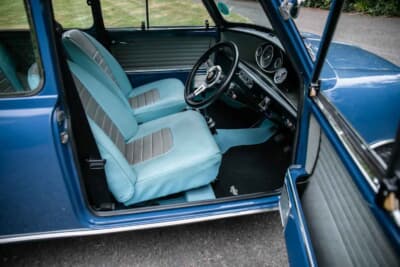 1万7438英ポンド（邦貨換算約362万円）で落札されたオースティン「ミニ クーパー マークII」（C）iconicauctioneers