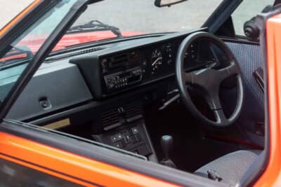 8100英ポンド（邦貨換算約170万円で落札されたベルトーネ「X1/9」（C）iconicauctioneers