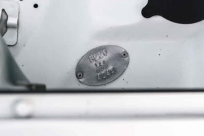 8万8875英ポンド（邦貨換算約1850万円）で現在も販売中のルノー「5ターボ2」（C）iconicauctioneers