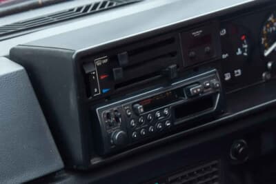 8100英ポンド（邦貨換算約170万円で落札されたベルトーネ「X1/9」（C）iconicauctioneers