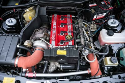 7万5000ポンド〜9万5000ポンド(邦貨換算約1580万円〜約2000万円)で現在も販売中のフォード「シエラRS500」(C)iconicauctioneers