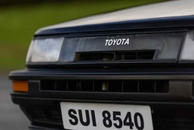 3万5000ポンド〜4万5000ポンド（約740万円〜約950万円）で現在も販売中のトヨタ「カローラ レビン」（C）iconicauctioneers