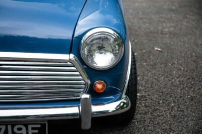 1万7438英ポンド（邦貨換算約362万円）で落札されたオースティン「ミニ クーパー マークII」（C）iconicauctioneers