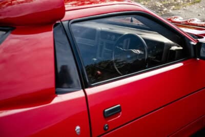 38万2500ポンド(邦貨換算約7726万円)で落札したフォード「RS200S」(C)iconicauctioneers