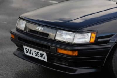 3万5000ポンド〜4万5000ポンド（約740万円〜約950万円）で現在も販売中のトヨタ「カローラ レビン」（C）iconicauctioneers