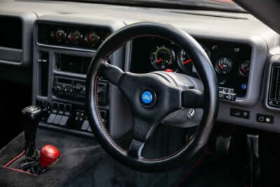 38万2500ポンド(邦貨換算約7726万円)で落札したフォード「RS200S」(C)iconicauctioneers