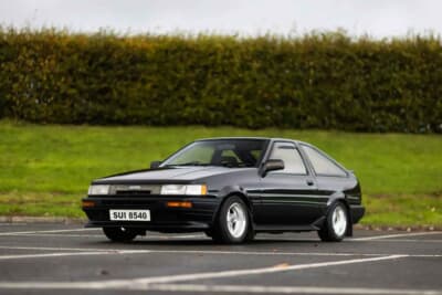 3万5000ポンド〜4万5000ポンド（約740万円〜約950万円）で現在も販売中のトヨタ「カローラ レビン」（C）iconicauctioneers