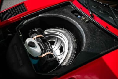 8万5000ポンド～9万5000ポンド（邦貨換算約1770万円〜1980万円）で現在も販売中のフェラーリ「208GTBターボ」（C）iconicauctioneers