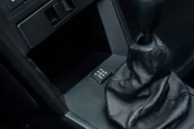 8100英ポンド（邦貨換算約170万円で落札されたベルトーネ「X1/9」（C）iconicauctioneers