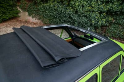 価格非公開で落札されたフォード「エスコート Mk Iメキシコ」（C）iconicauctioneers