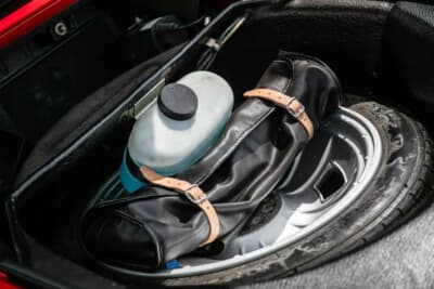 8万5000ポンド～9万5000ポンド（邦貨換算約1770万円〜1980万円）で現在も販売中のフェラーリ「208GTBターボ」（C）iconicauctioneers