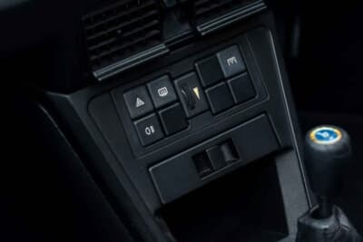 8100英ポンド（邦貨換算約170万円で落札されたベルトーネ「X1/9」（C）iconicauctioneers