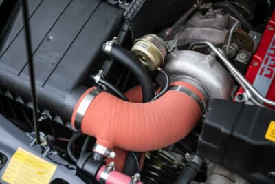 7万5000ポンド〜9万5000ポンド(邦貨換算約1580万円〜約2000万円)で現在も販売中のフォード「シエラRS500」(C)iconicauctioneers