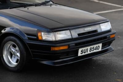 3万5000ポンド〜4万5000ポンド（約740万円〜約950万円）で現在も販売中のトヨタ「カローラ レビン」（C）iconicauctioneers