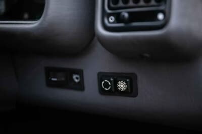 38万2500ポンド(邦貨換算約7726万円)で落札したフォード「RS200S」(C)iconicauctioneers