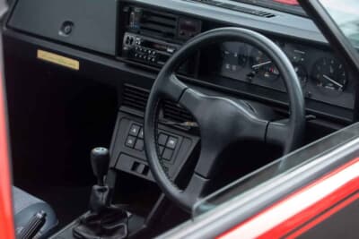 8100英ポンド（邦貨換算約170万円で落札されたベルトーネ「X1/9」（C）iconicauctioneers