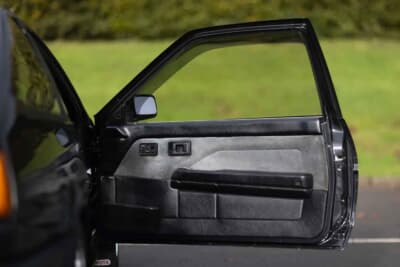 3万5000ポンド〜4万5000ポンド（約740万円〜約950万円）で現在も販売中のトヨタ「カローラ レビン」（C）iconicauctioneers