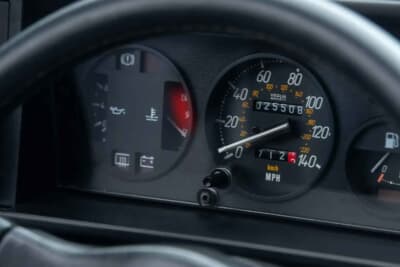 8100英ポンド（邦貨換算約170万円で落札されたベルトーネ「X1/9」（C）iconicauctioneers