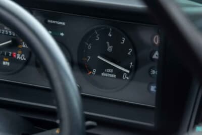 8100英ポンド（邦貨換算約170万円で落札されたベルトーネ「X1/9」（C）iconicauctioneers