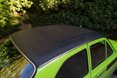 価格非公開で落札されたフォード「エスコート Mk Iメキシコ」（C）iconicauctioneers