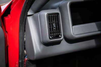 38万2500ポンド(邦貨換算約7726万円)で落札したフォード「RS200S」(C)iconicauctioneers