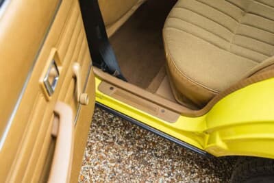 2万〜2万5000ポンド（約420万0000円〜526万0000円）で現在も販売中のトヨタ「カリーナ」（C）iconicauctioneers