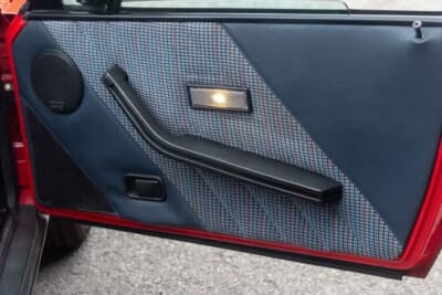 8100英ポンド（邦貨換算約170万円で落札されたベルトーネ「X1/9」（C）iconicauctioneers