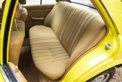 2万〜2万5000ポンド（約420万0000円〜526万0000円）で現在も販売中のトヨタ「カリーナ」（C）iconicauctioneers