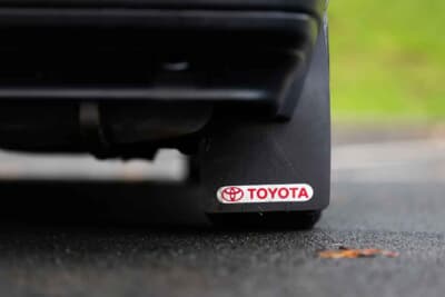 3万5000ポンド〜4万5000ポンド（約740万円〜約950万円）で現在も販売中のトヨタ「カローラ レビン」（C）iconicauctioneers