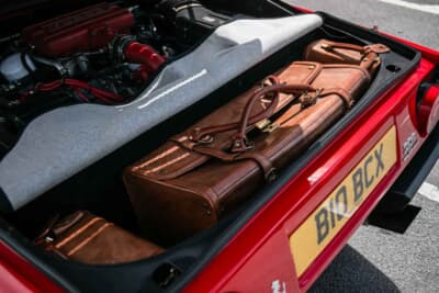 8万5000ポンド～9万5000ポンド（邦貨換算約1770万円〜1980万円）で現在も販売中のフェラーリ「208GTBターボ」（C）iconicauctioneers