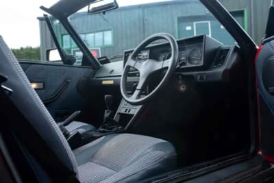 8100英ポンド（邦貨換算約170万円で落札されたベルトーネ「X1/9」（C）iconicauctioneers