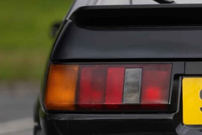 3万5000ポンド〜4万5000ポンド（約740万円〜約950万円）で現在も販売中のトヨタ「カローラ レビン」（C）iconicauctioneers