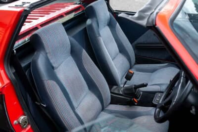 8100英ポンド（邦貨換算約170万円で落札されたベルトーネ「X1/9」（C）iconicauctioneers