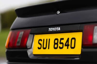 3万5000ポンド〜4万5000ポンド（約740万円〜約950万円）で現在も販売中のトヨタ「カローラ レビン」（C）iconicauctioneers