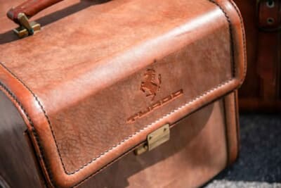 8万5000ポンド～9万5000ポンド（邦貨換算約1770万円〜1980万円）で現在も販売中のフェラーリ「208GTBターボ」（C）iconicauctioneers