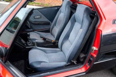 8100英ポンド（邦貨換算約170万円で落札されたベルトーネ「X1/9」（C）iconicauctioneers