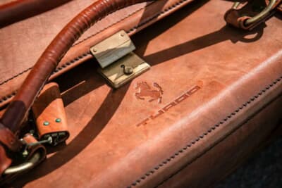 8万5000ポンド～9万5000ポンド（邦貨換算約1770万円〜1980万円）で現在も販売中のフェラーリ「208GTBターボ」（C）iconicauctioneers