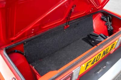 8100英ポンド（邦貨換算約170万円で落札されたベルトーネ「X1/9」（C）iconicauctioneers