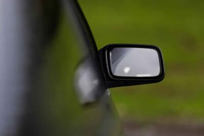 3万5000ポンド〜4万5000ポンド（約740万円〜約950万円）で現在も販売中のトヨタ「カローラ レビン」（C）iconicauctioneers