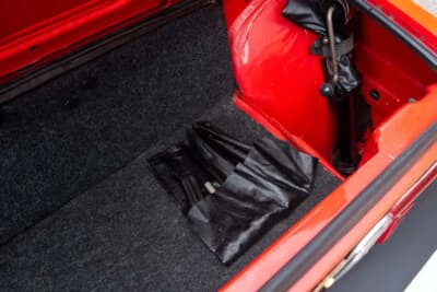 8100英ポンド（邦貨換算約170万円で落札されたベルトーネ「X1/9」（C）iconicauctioneers