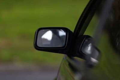 3万5000ポンド〜4万5000ポンド（約740万円〜約950万円）で現在も販売中のトヨタ「カローラ レビン」（C）iconicauctioneers