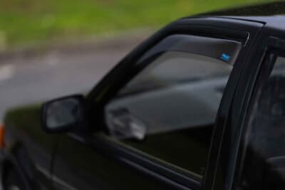 3万5000ポンド〜4万5000ポンド（約740万円〜約950万円）で現在も販売中のトヨタ「カローラ レビン」（C）iconicauctioneers