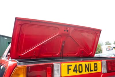 8100英ポンド（邦貨換算約170万円で落札されたベルトーネ「X1/9」（C）iconicauctioneers